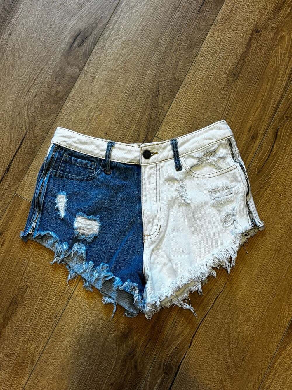 Nature Two-Tone Distressed Denim Shorts Size S